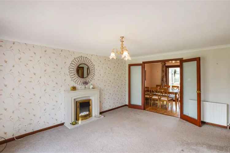 4 Bed Detached House with 2 Reception Rooms Near Beach