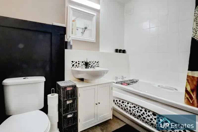 2 Bedroom Apartment House to Rent Near JLR