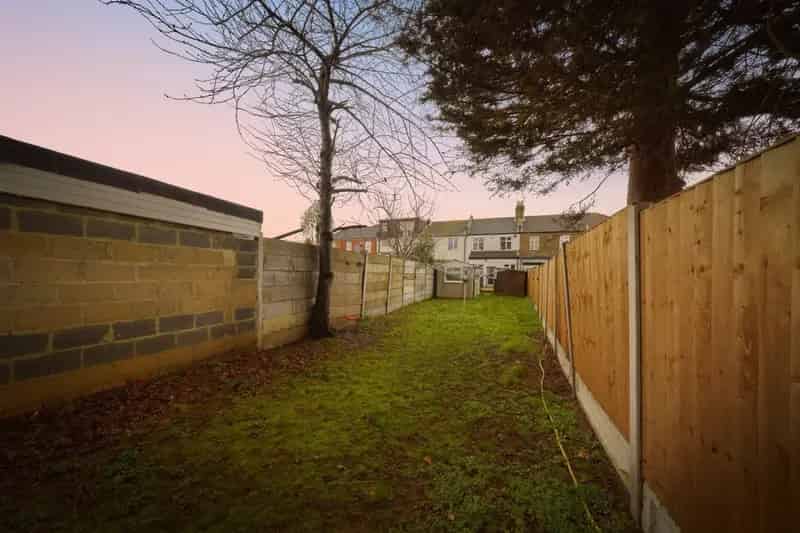 Three Bedroom House with Two Bathrooms and Large Garden