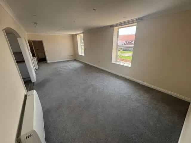 23 Bedroom Apartment Watton Modern Kitchen Parking Available Now