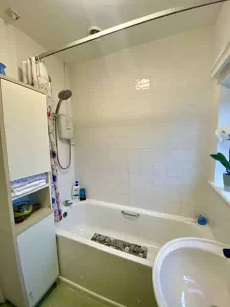 3 Bed Semi-Detached House Large Garden Quiet Road