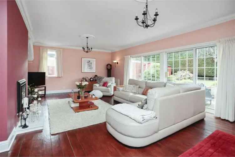 4 Bed Bungalow - Detached with 2 Reception Rooms