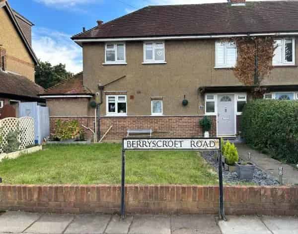 3 Bed House Huge Garden Potential 4th Bedroom Parking