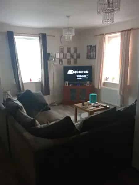 Ground Floor One Bedroom Flat Near Amenities