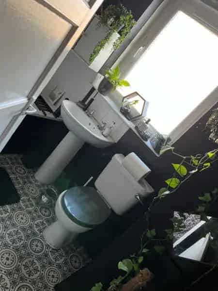 Large 2-Bedroom Flat Near Manchester Airport