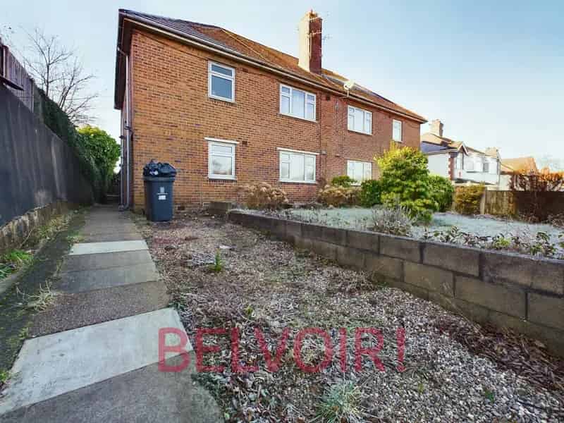 2 Bed Ground Floor Flat Unfurnished Parking Garden