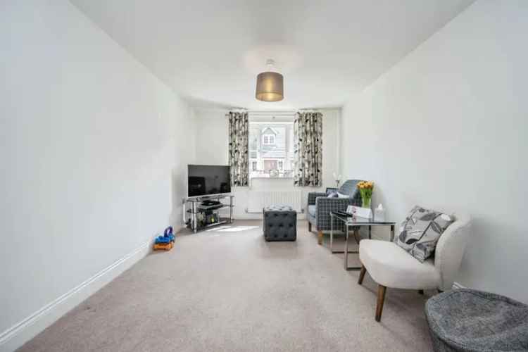 4 Bedroom Detached House with Ensuite and Landscaped Garden
