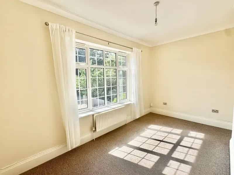 2 Bedroom Flat for Sale Folkestone Kent