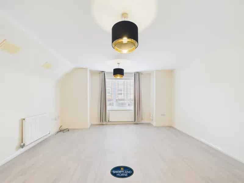 2 Bedroom Apartment to Rent in Signet Square