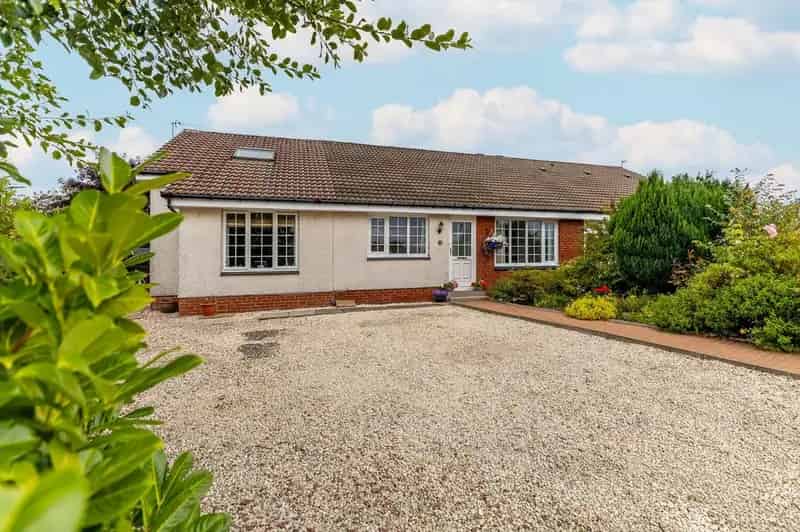 3 Bedroom Semi-Detached House for Sale in Newton Mearns