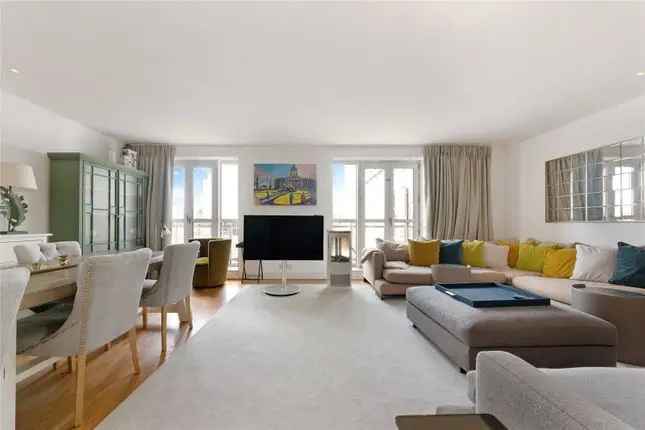 Flat to rent in Hanover House, 32 Westferry Circus, Canary Wharf, London E14