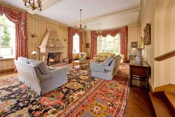 Castle Fields Estate Buckingham: Grand Period House Cottages and Extensive Grounds