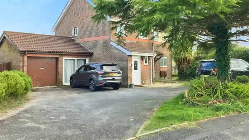 2 Bedroom Semi-Detached House For Sale