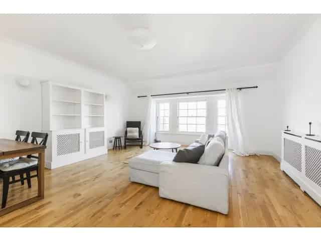 3 Bedroom Flat for Sale in Edinburgh West End