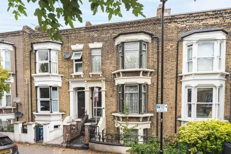 4 Bedroom Terraced House Requiring Refurbishment