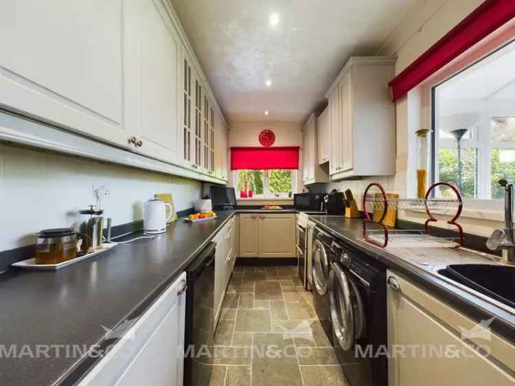 Bungalow For Sale in Dudley, England