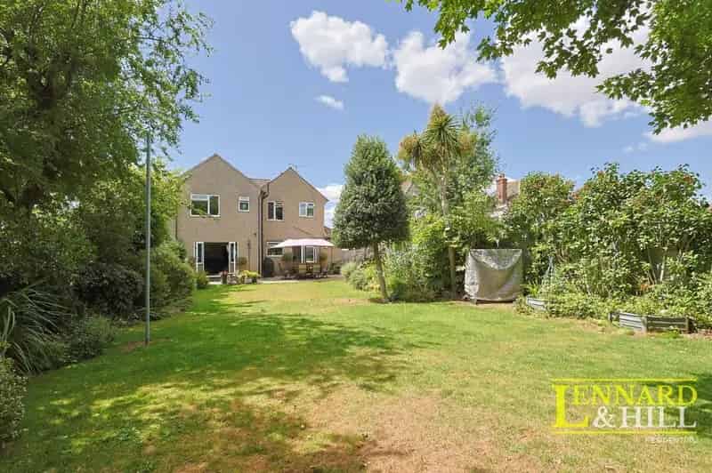 4 Bed Detached House for Sale