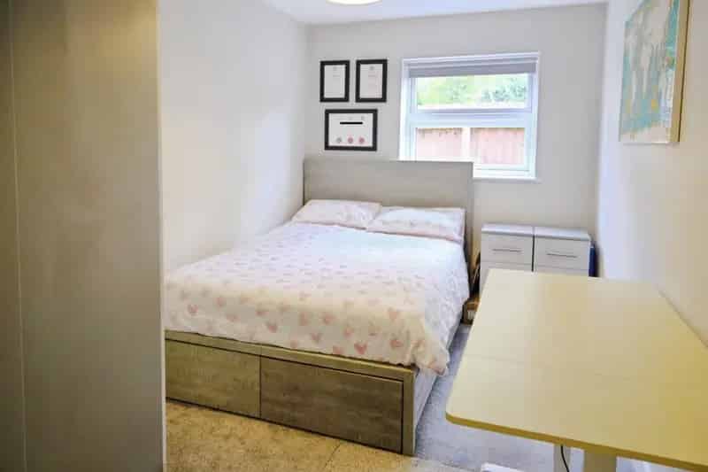 2 Bedroom Flat for Sale Sutton