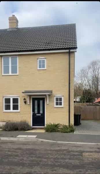 Two Bedroom House With Large Garden and Double Driveway