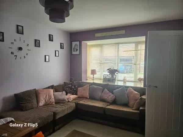 Modern 5 Year Old House with Ensuite and Built-in Appliances