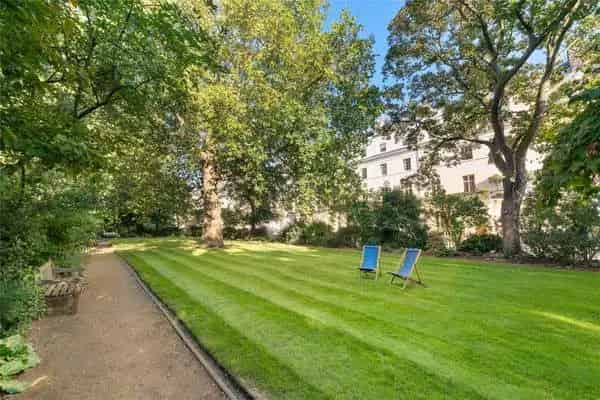 Grade II Listed Townhouse Chester Square 6 Beds 3412 Sqft