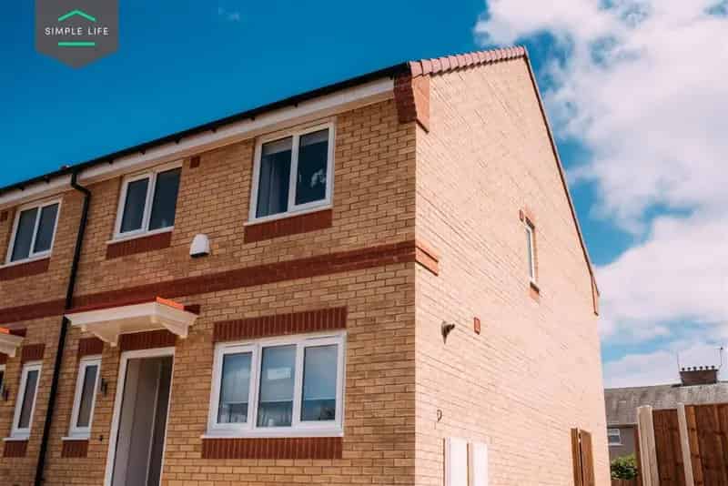 3 Bedroom Semi Detached House Near Eccleshill Pool And Leisure Centre