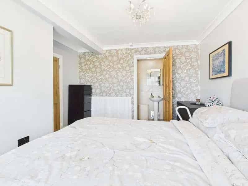 5 Bed House for Sale with Mountain Views and Beach Access