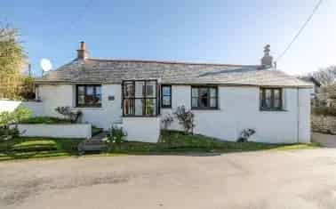 Cornwall Coastal Cottage Two Double Bedrooms Private Garden