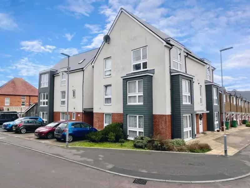 1 Bedroom Flat Folkestone Modern Apartment Parking Available