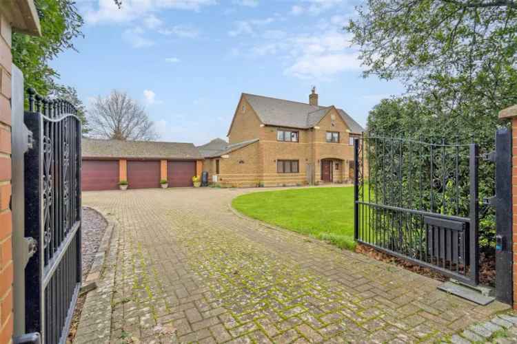 Detached House for sale with 4 bedrooms, Ashpole Furlong, Loughton