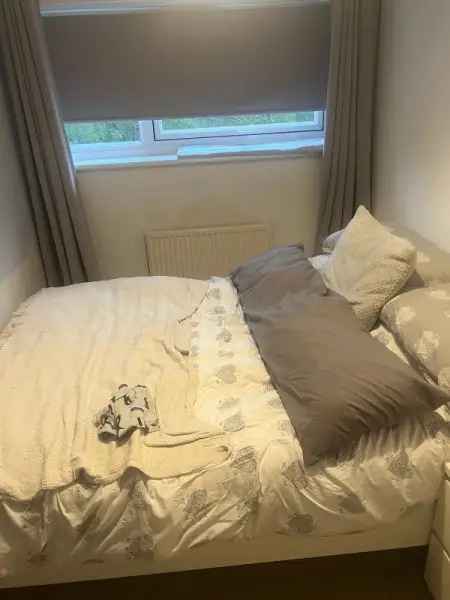 Flat For Rent in Reigate and Banstead, England