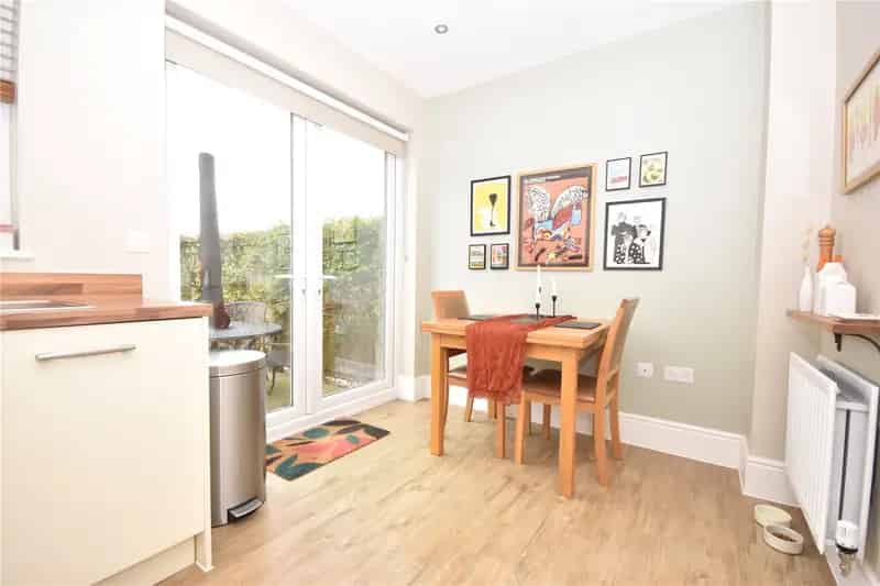 Stunning 3-Bedroom Townhouse on Redrow Estate