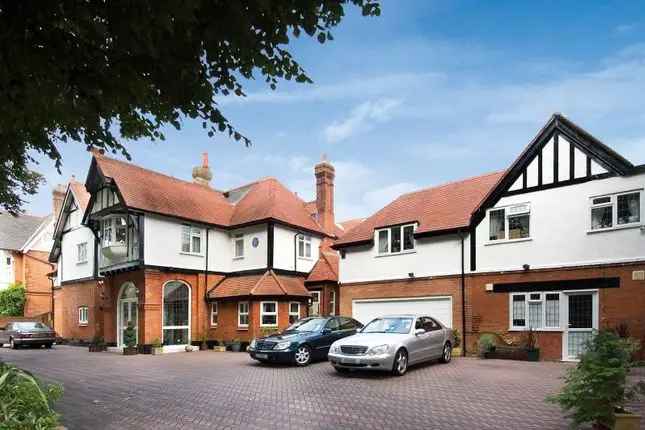 Detached house to rent in Grove Park Gardens, London W4