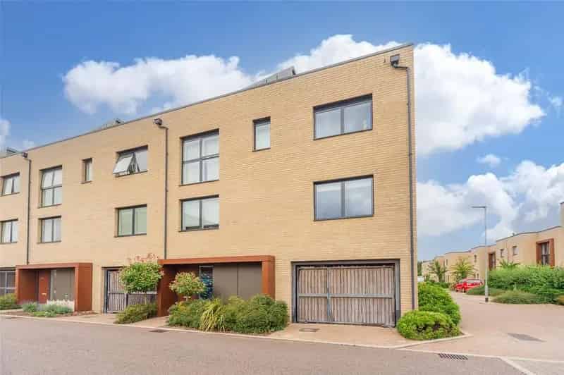5 Bedroom House for Sale
