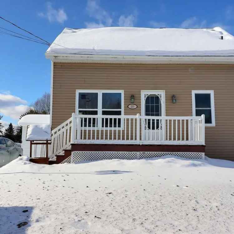 Family House with Large Master Suite and Garden