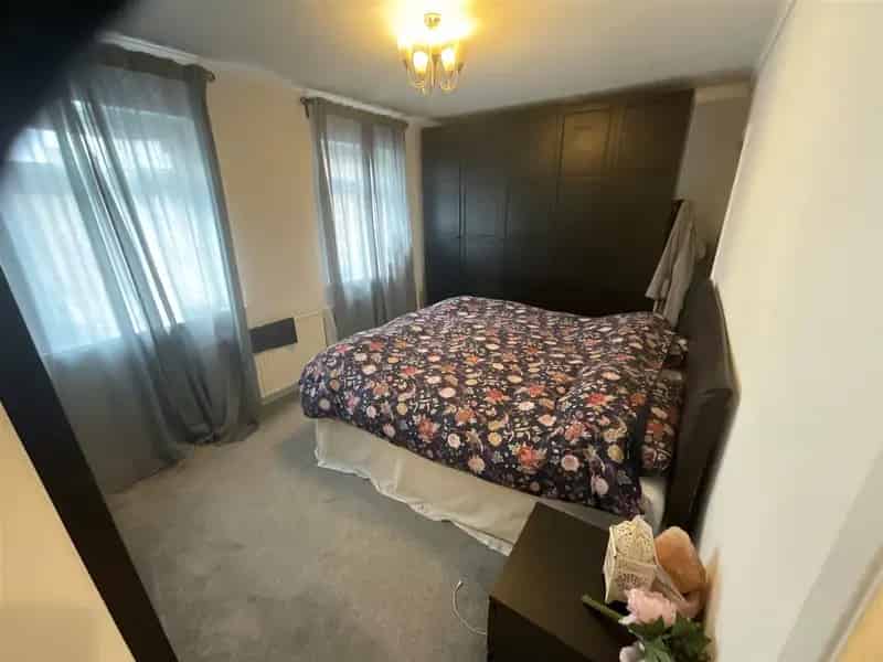 3 Bedroom Semi-Detached House For Sale Near Schools
