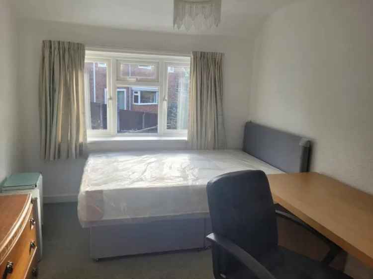 3 Bedroom House Selly Oak September Start