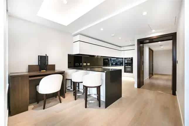3 Bed River View Apartment The Corniche London SE1