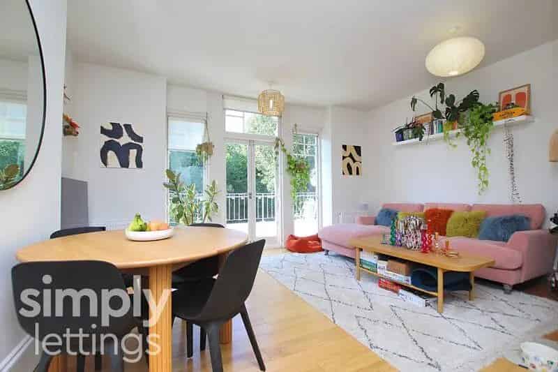 2 Bedroom Flat Opposite Preston Park Brighton