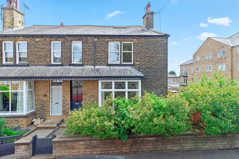 4 Bedroom End of Terrace House for Sale