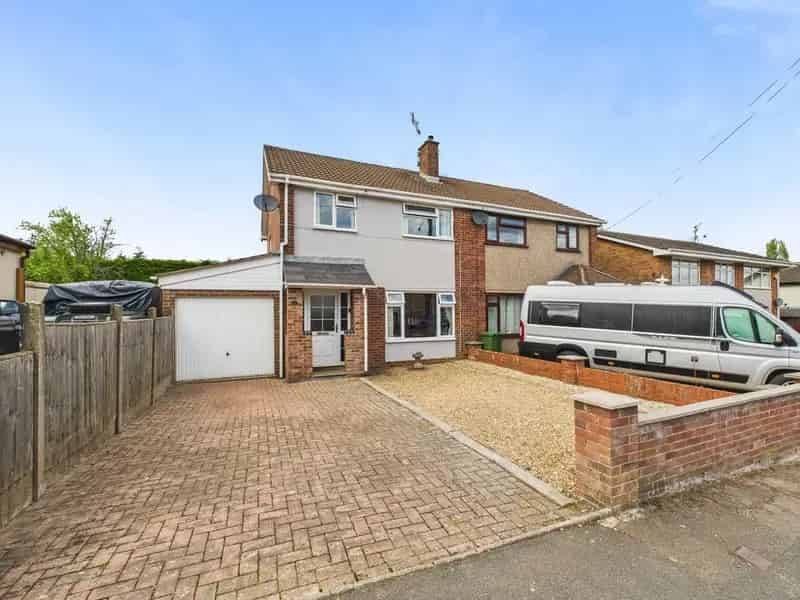 3 Bedroom Semi-Detached House for Sale