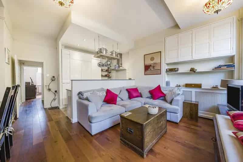 1 Bedroom Period Property High Ceilings Open Plan Living