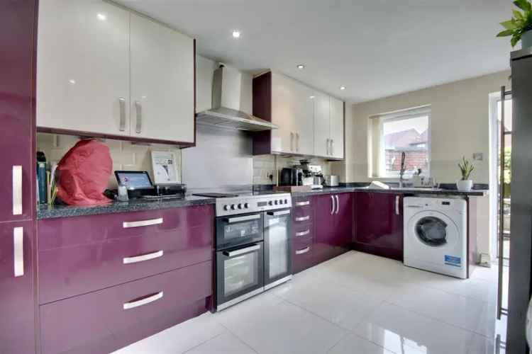 3 Bedroom End Terrace House for Rent Garage Conservatory