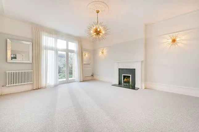 Semi-Detached House to Rent in West Ealing London