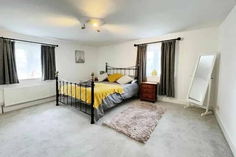 3-Bedroom Semi-Detached House Freehold Near Schools and Amenities