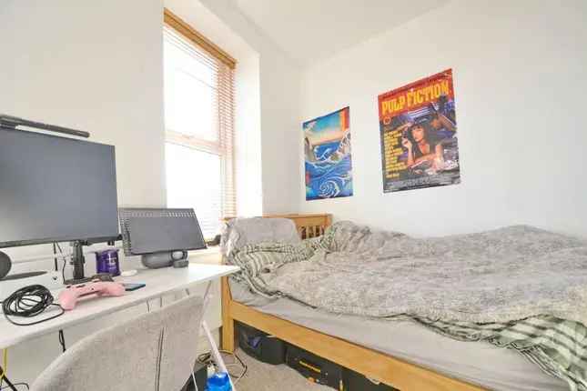 6 Double Bedroom Student House Brislington BS4