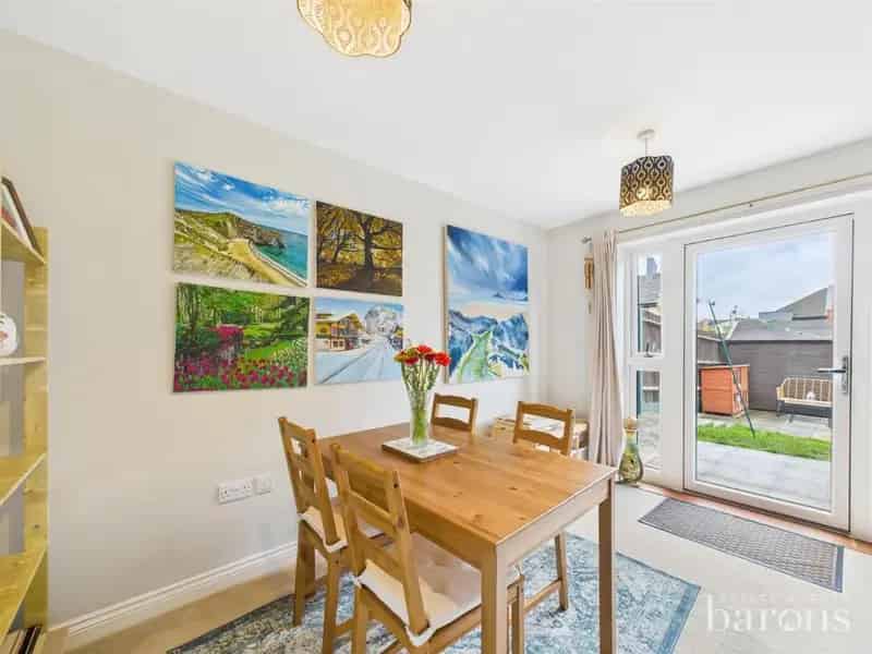 2 bed property for sale