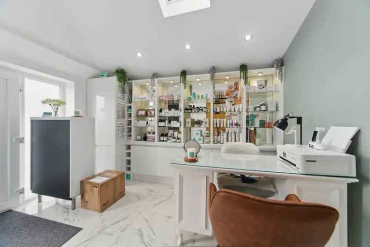 4 Bedroom Detached House to Rent
