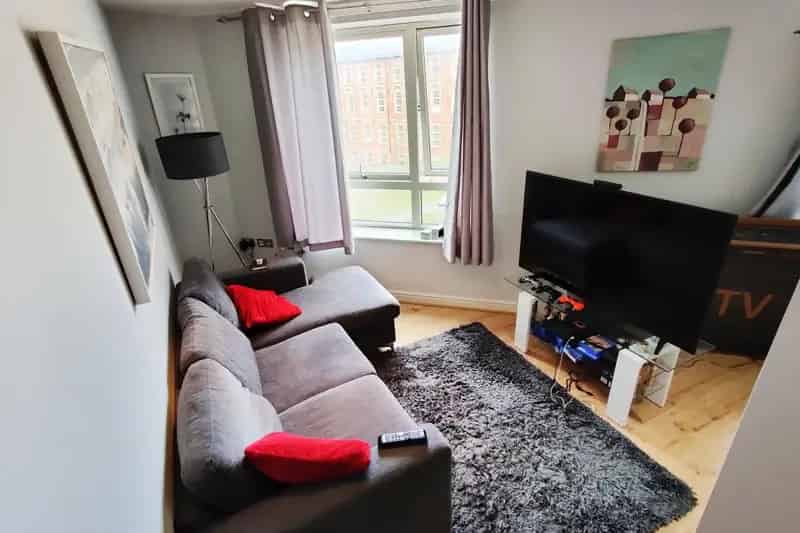 Modern Apartment with Secure Parking and Communal Gardens