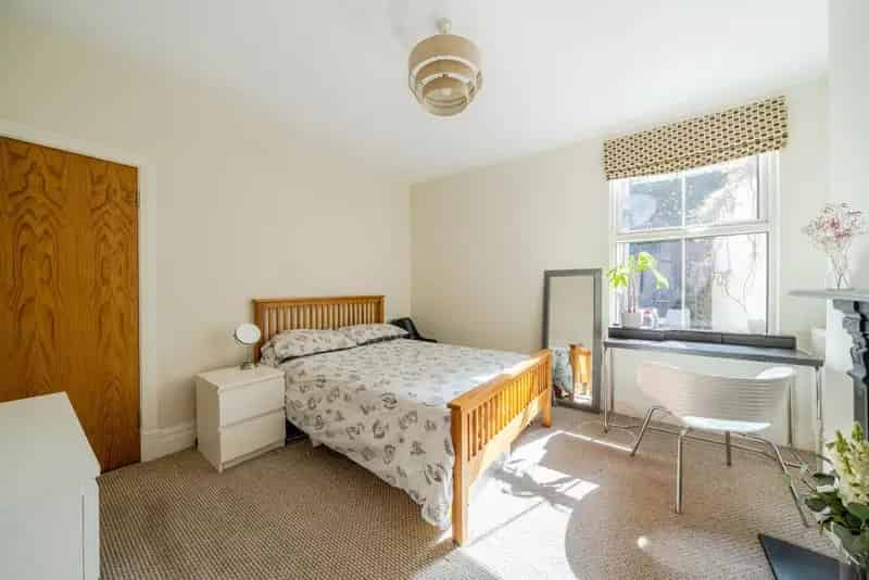 One Bedroom Victorian Maisonette Near Nine Elms Battersea Park